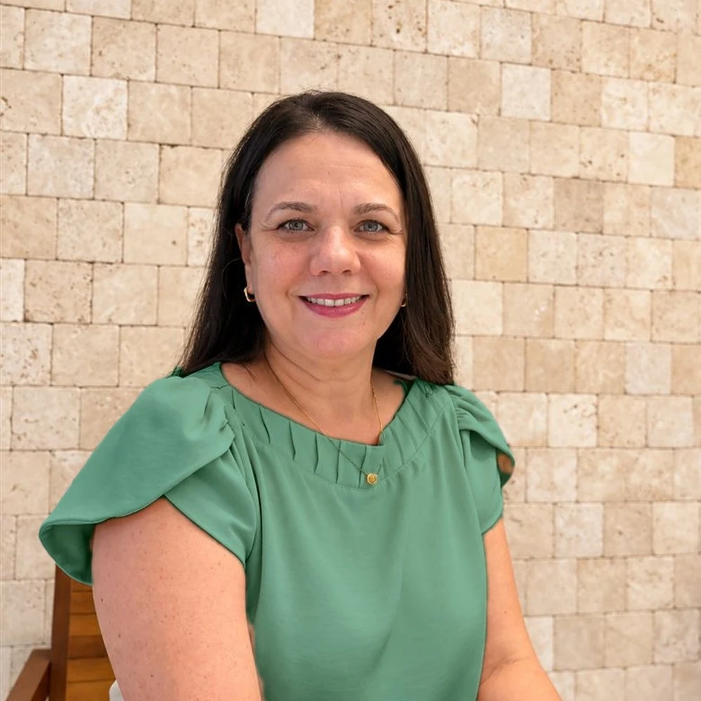 Mônica Ribeiro Oliveira, psicóloga, sorrindo